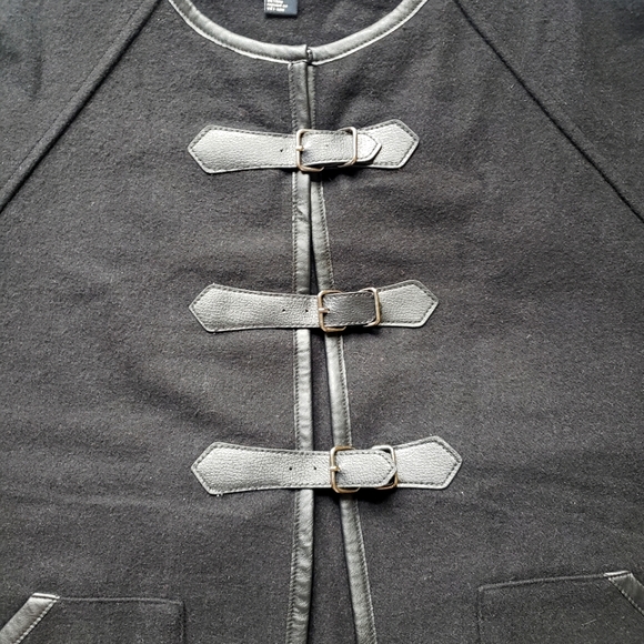 Cape-Jacket - Picture 2 of 4